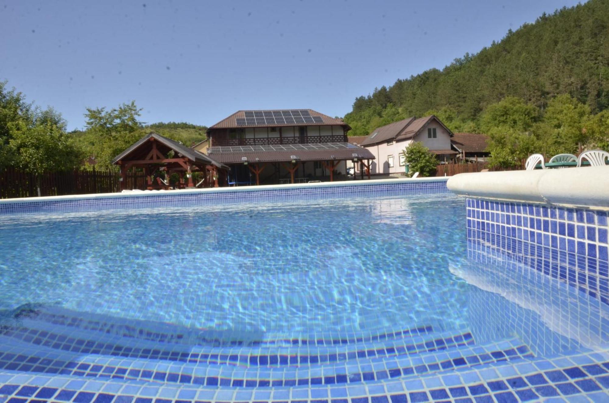 Pensiune Ștefania Hunedoara Exterior foto
