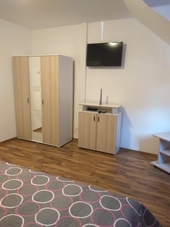 Pensiune Ștefania Hunedoara Exterior foto
