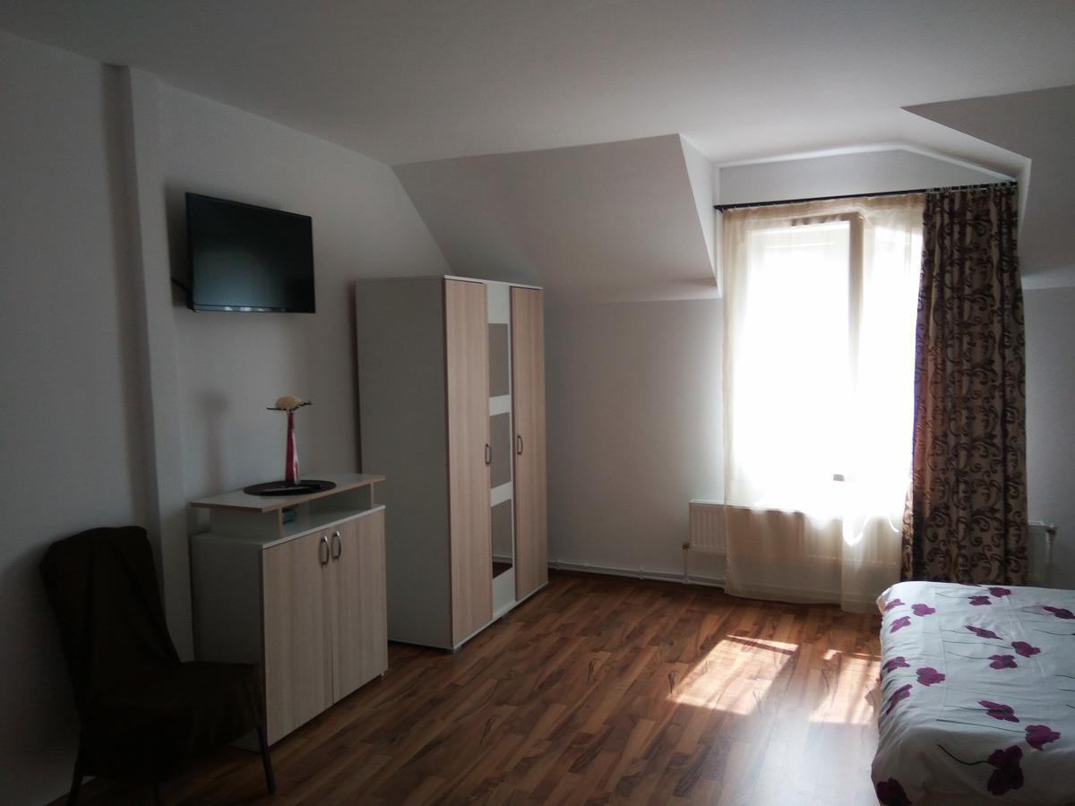 Pensiune Ștefania Hunedoara Exterior foto