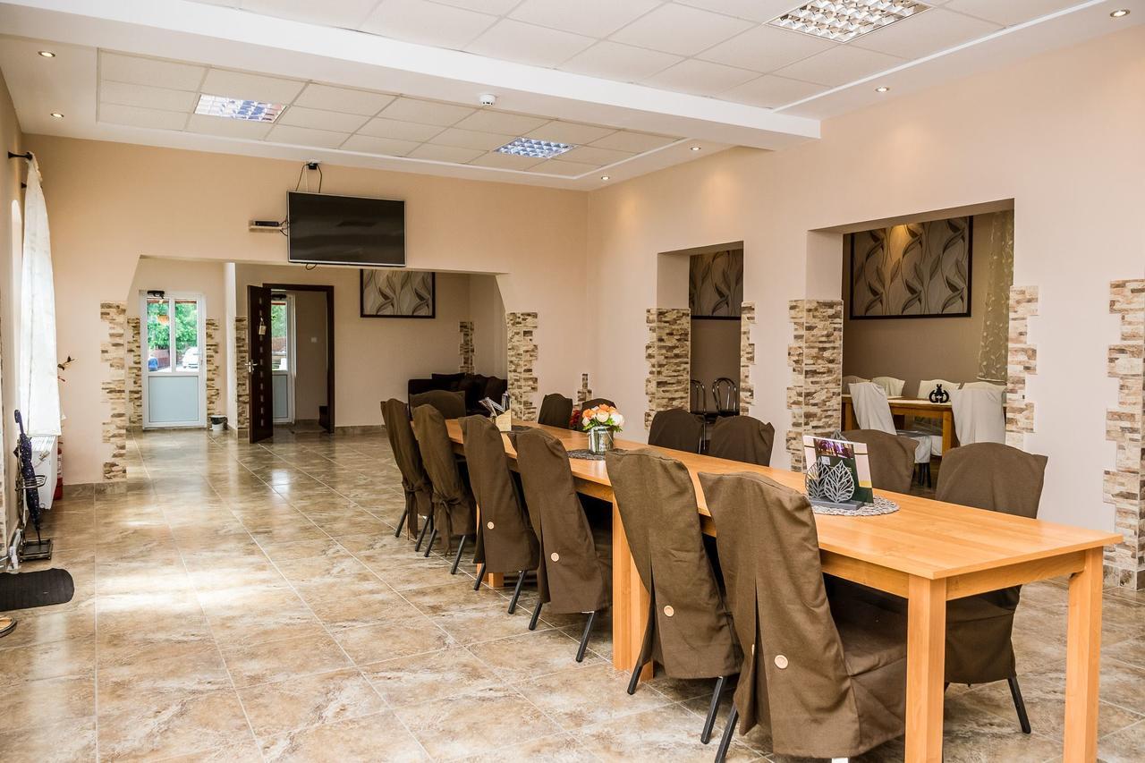 Pensiune Ștefania Hunedoara Exterior foto