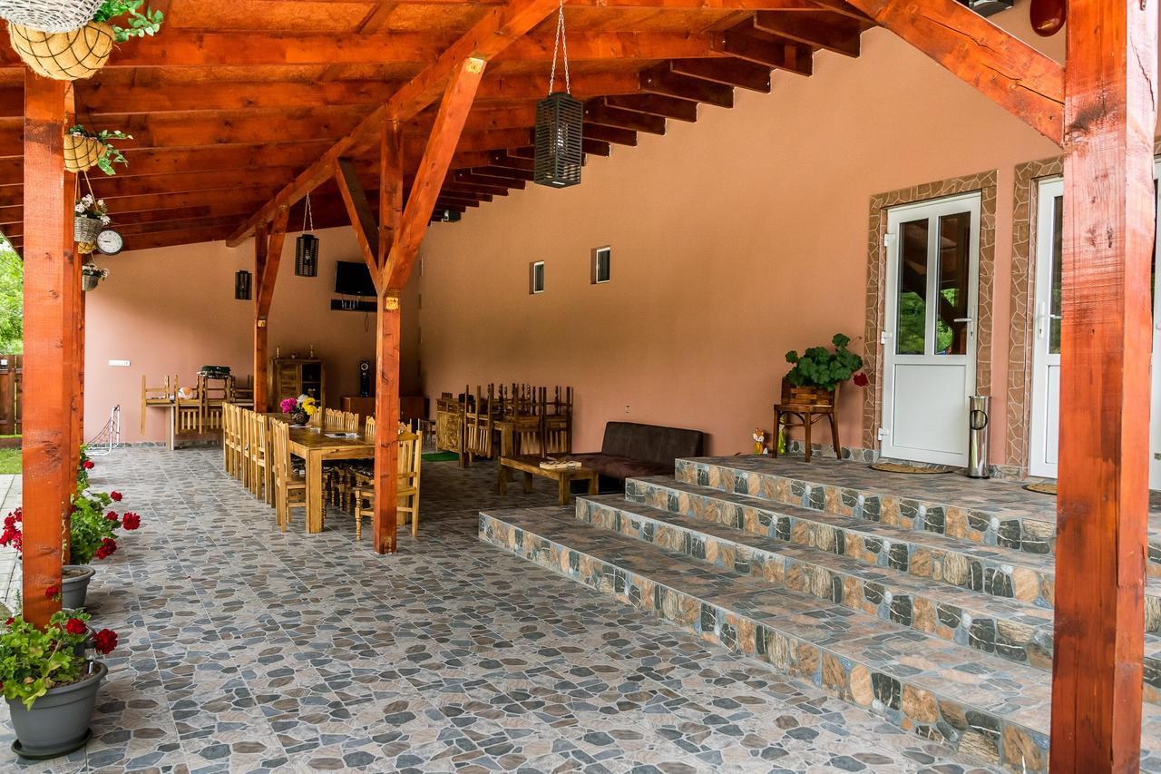 Pensiune Ștefania Hunedoara Exterior foto